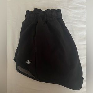 Lululemon hotty hot shorts 2.5”